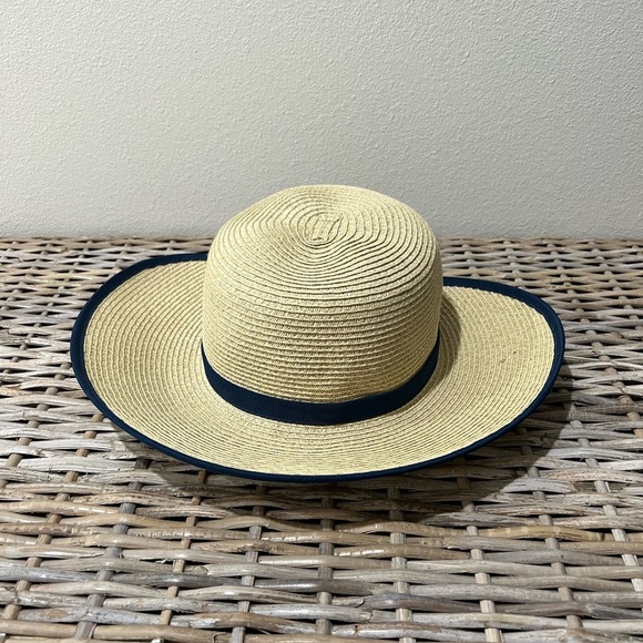 Nine West Stylish Tan Sun Hat with Navy Band, EUC, beach, classy, feminine - Picture 2 of 3